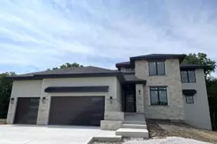 N66w21223 Sagebrush Dr, Menomonee Falls, WI 53051 - Photo 1