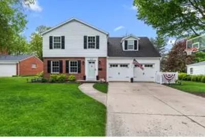 822  Highlandview Dr, West Bend, WI 53095 - Photo 1