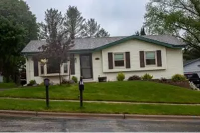 829  Kings Ridge Ct, West Bend, WI 53090 - Photo 1