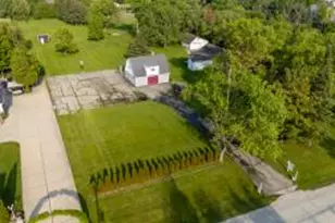 8646 S 35th St, Franklin, WI 53132 - Photo 1