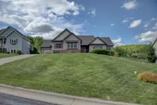 1835 Alpine Pl, Onalaska, WI 54650 - Photo 1