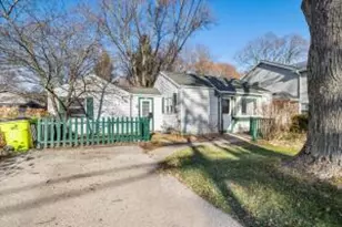 918 Lisbon Ave, Hartland, WI 53029 - Photo 1