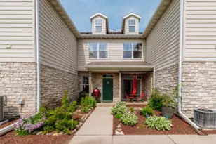 n17w26535 Meadowgrass Cir, Pewaukee, WI 53072 - Photo 1