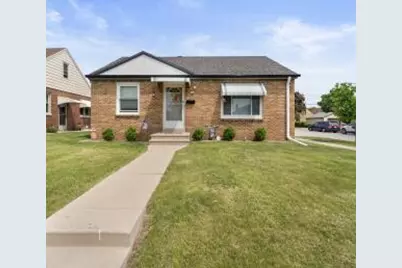 944 W Eden Pl, Milwaukee, WI 53221 - Photo 1
