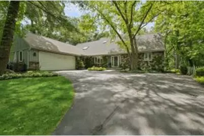 982  Tarrant Dr, Fontana, WI 53125 - Photo 1