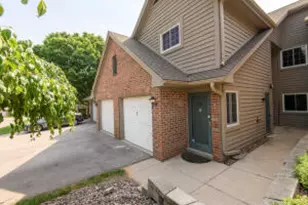 18695 Brookfield Lake Ct, Brookfield, WI 53045 - Photo 1