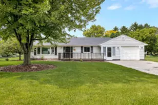 712 Armstrong Ave, Howards Grove, WI 53083 - Photo 1