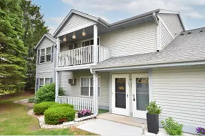 724  Worthington Ct, West Bend, WI 53090 - Photo 1