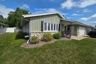1641 Atlanta Cir, Manitowoc, WI 54220 - Photo 1