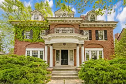 2242 N Lake Dr, Milwaukee, WI 53202 - Photo 1