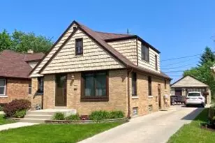 2750 N Carlton Pl, Milwaukee, WI 53210 - Photo 1