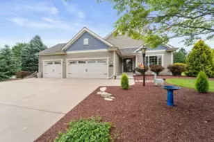 N103W17259 Pinewood Ct, Germantown, WI 53022 - Photo 1