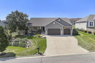 329 S Stone Rdg Dr, Lake Geneva, WI 53147 - Photo 1