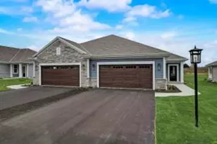 516 Hickory Hollow Rd, Racine, WI 53185 - Photo 1