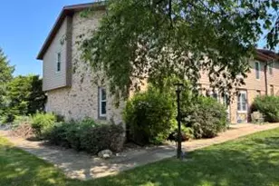 501 Hartridge Dr, Hartland, WI 53029 - Photo 1