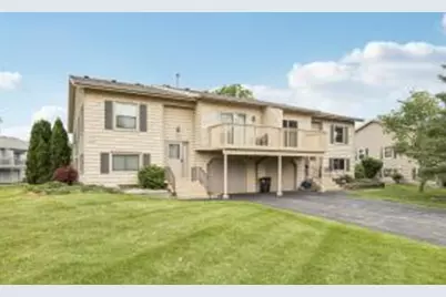 10268 W Parkedge Cir, Franklin, WI 53132 - Photo 1