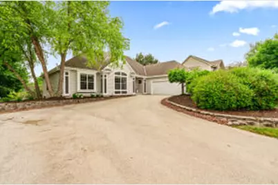 N53W16527  Whitetail Run, Menomonee Falls, WI 53051 - Photo 1