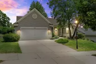 1027 Fieldridge Ct, Waukesha, WI 53188 - Photo 1