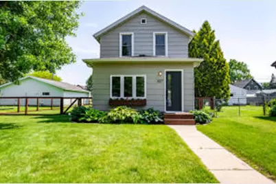 327  2nd St, La Crescent, MN 55947 - Photo 1