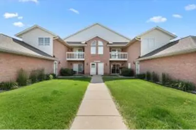 W241N2581 E Parkway Meadow Cir, Pewaukee, WI 53072 - Photo 1