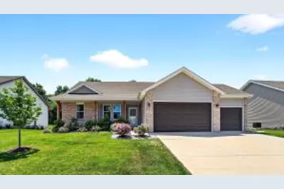 606  Vineyard Dr, Cambridge, WI 53523 - Photo 1