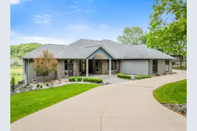 446  Country Club Ln, Onalaska, WI 54650 - Photo 1