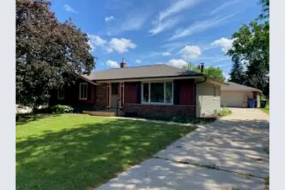 655 E Mackinac Ave, Oak Creek, WI 53154 - Photo 1