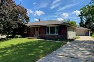 655 E Mackinac Ave, Oak Creek, WI 53154 - Photo 1