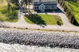 7515 N Beach Dr, Fox Point, WI 53217 - Photo 1