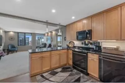 929 N Astor St, Milwaukee, WI 53202 - Photo 1