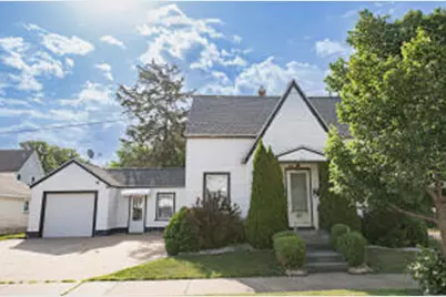 462  St Charles St, Winona, MN 55987 - Photo 1