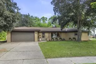 235 Ellsworth Pl, Waukesha, WI 53186 - Photo 1