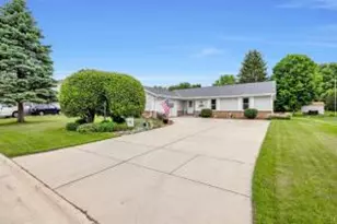 W160N10934 Meadow Dr, Germantown, WI 53022 - Photo 1