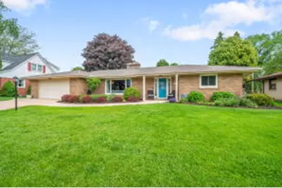 212  Parkway Dr, South Milwaukee, WI 53172 - Photo 1