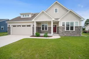 520 Meadowview Dr, Slinger, WI 53086 - Photo 1