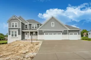 W193N5018 Rosemary Rdg, Menomonee Falls, WI 53051 - Photo 1