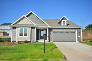 621 Standing Stone Dr, Waukesha, WI 53189 - Photo 1