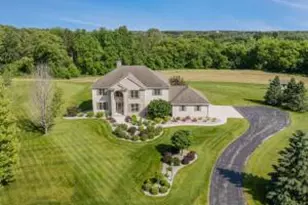 184 Scenic Ridge Ct, Richfield, WI 53017 - Photo 1