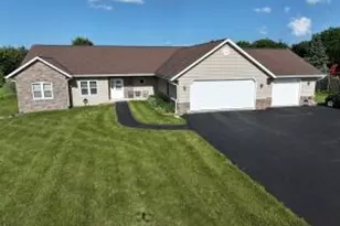 1522 Indian Hill Dr, Grafton, WI 53024 - Photo 1
