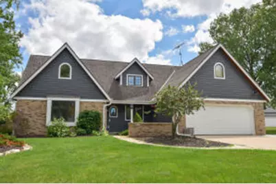831  Oak Ridge Cir, Hartford, WI 53027 - Photo 1