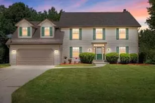 645 Kahen Ct, Hartland, WI 53029 - Photo 1