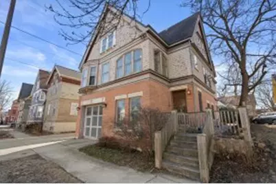 117 E Lloyd St, Milwaukee, WI 53212 - Photo 1