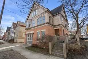 117 E Lloyd St, Milwaukee, WI 53212 - Photo 1