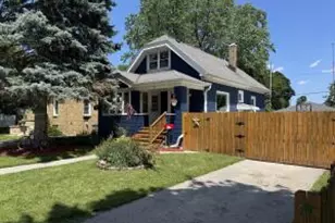 916 S 85th St, West Allis, WI 53214 - Photo 1