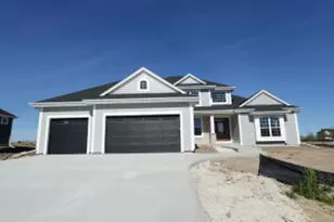 9866 N Cygnet Ct, Mequon, WI 53097 - Photo 1