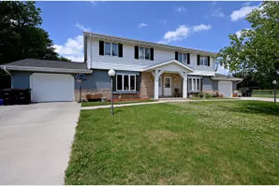 318  Frederick Ct #320, Oconomowoc, WI 53066 - Photo 1