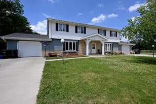318 Frederick Ct, Oconomowoc, WI 53066 - Photo 1