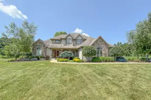 N63W27461 Scholl Ct, Merton, WI 53089 - Photo 1