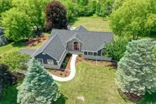 W281N1811 Golf View Dr, Delafield, WI 53072 - Photo 1