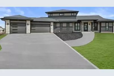 N54W19358  Broadwing Pl, Menomonee Falls, WI 53051 - Photo 1